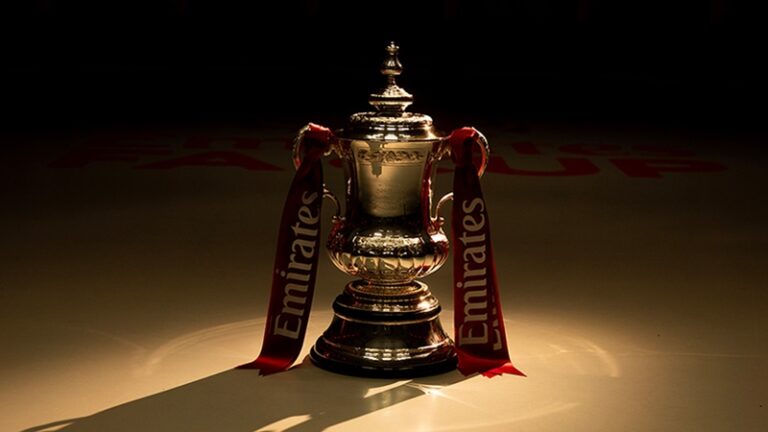 fa-cup-trophy-under-a-spotlight-800