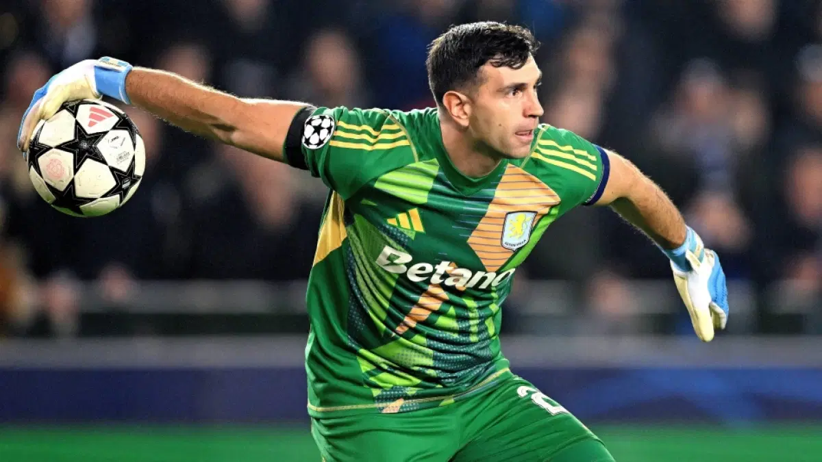emiliano-martinez-aston-villa-2024-1731805484-154364.jpg